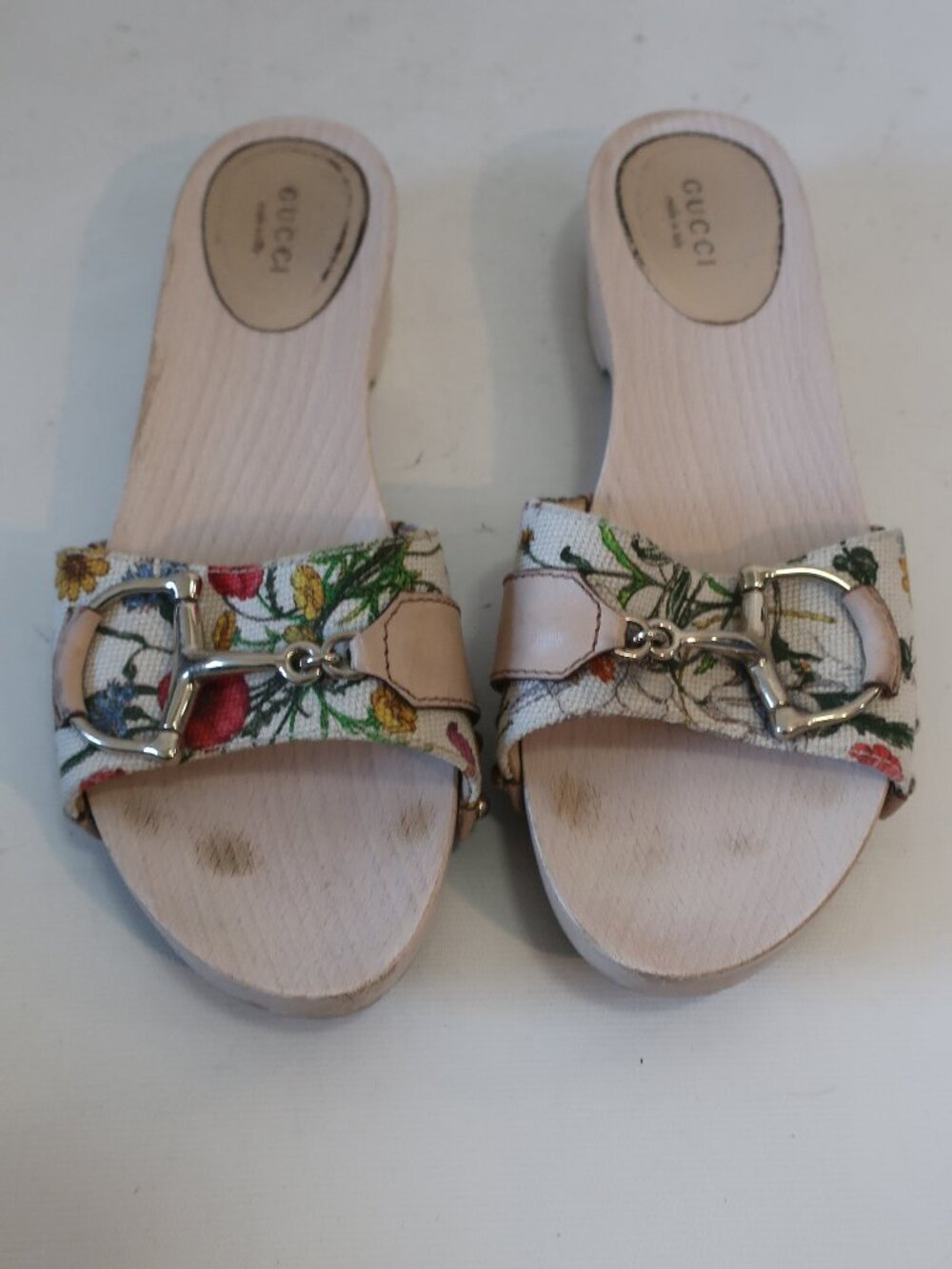 Women Gucci Beige Floral Canvas Horsebit Sandals W/Wooden Heels 7
